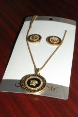 Комплект: серьги и колье, украшенные эмалью и стразами Swarovski